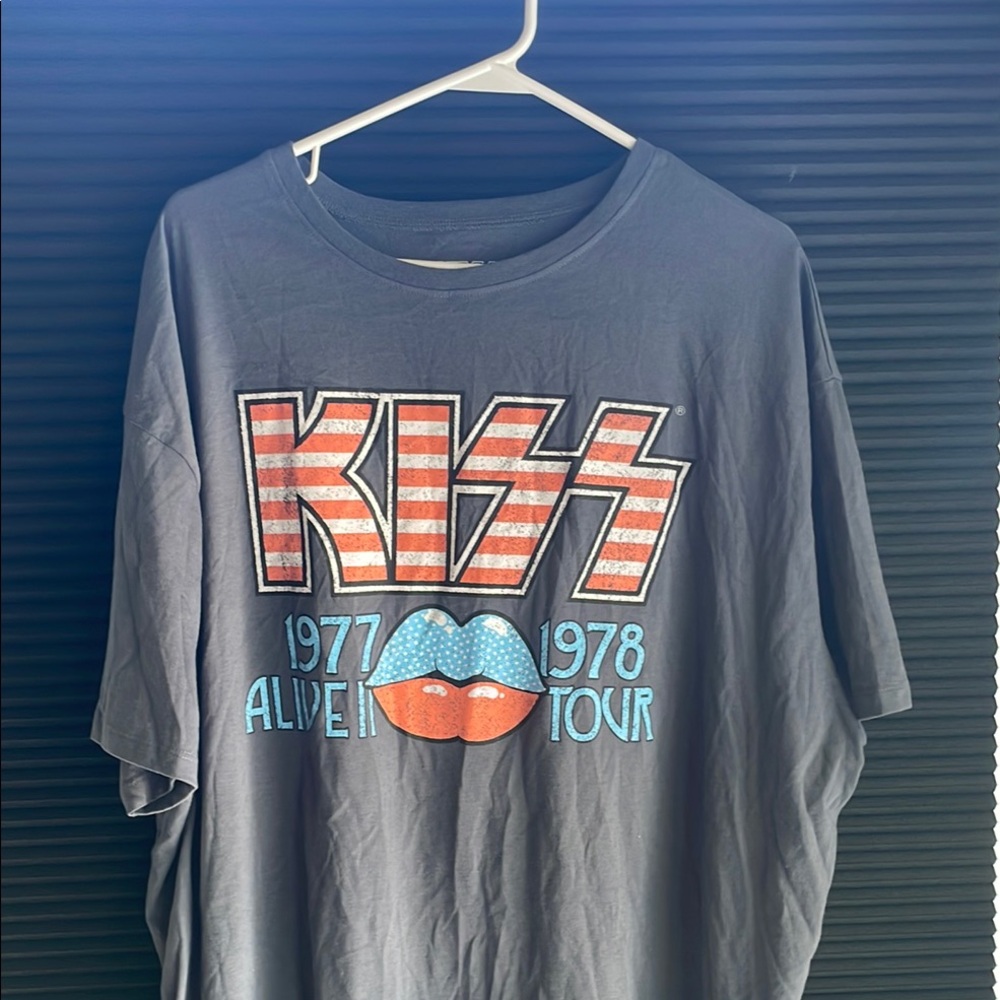 Kiss‎
